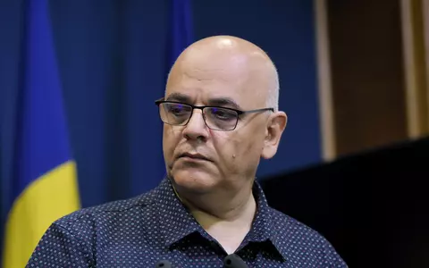 Masca trebuie purtată și în mașina personală. Recomandările făcute de Raed Arafat: ”Geamurile ar trebui lăsate întredeschise”