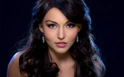 O mai ții minte pe Teresa, faimoasa actriță de telenovele? Angelique Boyer este acum blondă și se iubește chiar cu actorul pe care îl detesta în telenovelă