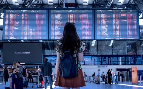 Incredibil, dar adevărat! România cere suspendarea dreptului pasagerilor de a le fi returnaţi banii integral de la comaniile aeriene!
