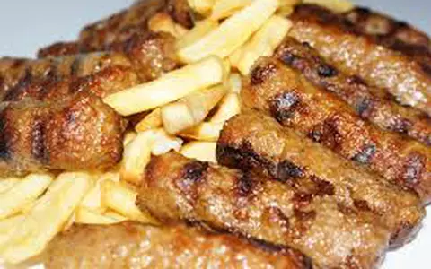 Cea mai bună rețetă de mici. Se fac rapid, acasă, fără să încingi grătarul