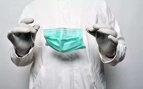 Prof. dr. Alexandru Rafila, anunț important: "Măștile chirurgicale se poartă doar o singură dată și se aruncă!". Ce fel de măști pot fi spălate, călcate și refolosite
