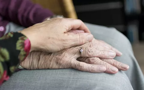 Miracolul de la Iași: o bătrână de 85 de ani, care suferă de numeroase boli foarte grave, s-a vindecat de COVID-19!