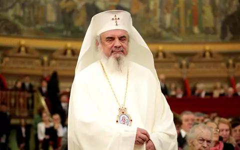Reguli noi pentru credincioși, în starea de alertă. BOR: "Spovedania se va face la doi metri față de preot"