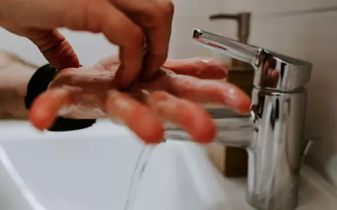 Cele mai eficiente metode de igienizare! De ce, pe lângă mâini,  trebuie dezinfectate și nasul, și gura: "Apa cu sare vă garantez că aduce numai beneficii"