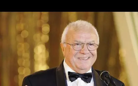 Ce pensie are Alexandru Arșinel. Actorul duce o viață lipsită de griji, pentru că statul îi oferă lunar o sumă mare de bani pentru activitatea sa, dar și în calitate de însoțitor al soției sale cu handicap