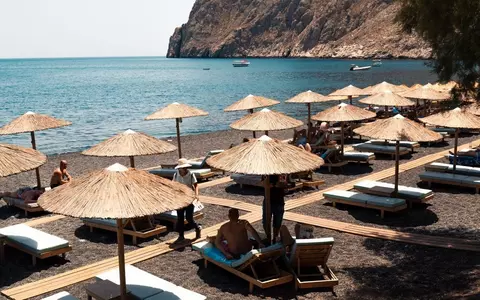 Cum se va face plajă în insula Santorini, din Grecia, în vremea coronavirusului: autoritățile au găsit soluția pentru a respecta distanțarea socială