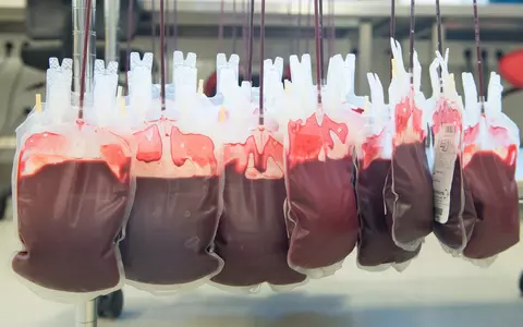 Ce vând oamenii pe Internet în vreme de pandemie: „Sânge de la pacient vindecat de COVID-19” sau leacuri miraculoase și vaccinuri false