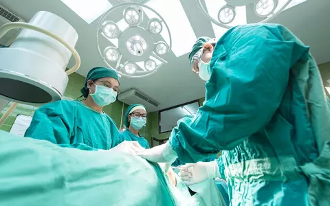 Premieră în Europa! Transplantul de plămâni, singura șansă de supraviețuire a unei femei infectate cu COVID-19. Cum se simte pacienta de 45 de ani după operație