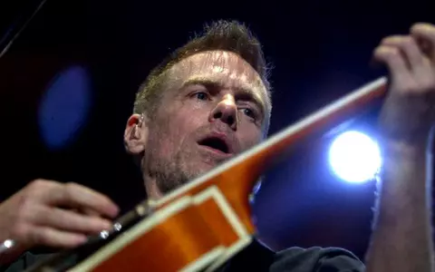 Bryan Adams a răbufnit împotriva Chinei, în timpul pandemiei COVID-19: ”Nenorociții care mănâncă lilieci și nu se mai satură să producă virusuri!”
