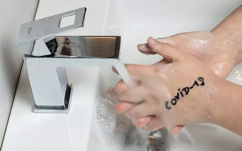 Care este cel mai bun biocid din lume, pentru prevenirea infecției cu noul coronavirus: „Dacă vrei să omori COVID-19, ai nevoie de un dezinfectant adevărat, nu ceva antibacterian”