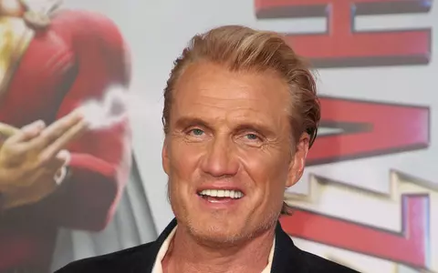 Dolph Lundgren se însoară! Iubita lui cu 38 de ani mai tânără e de aceeași vârstă cu fiica lui, iar cele două seamănă perfect