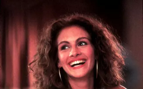 Julia Roberts are o sosie! Tânăra trăiește în America, e cântăreață și seamănă cu faimoasa actriță ca două picături de apă
