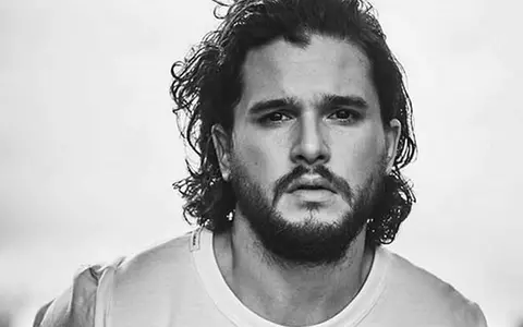Kit Harrington, schimbare totală după Game of Thrones. Actorul s-a tuns pentru prima oară după 8 ani, iar fanii nu l-au recunoscut! "Trebuie să scap de Jon Snow!"