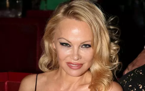 Drama cumplită a Pamelei Anderson. Actrița a fost agresată sexual de dădacă și violată de un bărbat cu 13 ani mai în vârstă: "Pur şi simplu, nu mai voiam să trăiesc pe pământul ăsta!"