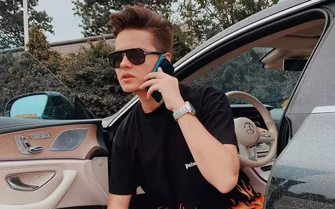 Selly, deranjat de gestul unui tânăr care i-a aruncat cu făină pe mașină: "Mi se pare o chestie de lipsă imensă de bun simț și chiar m-am enervat!"