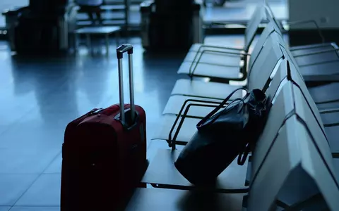 Situație bizară pe aeroportul din Atena: pasagerii dintr-un avion nu aveau COVID-19 înainte de decolare, dar mulți au fost pozitivi la aterizare. Explicația autorităților