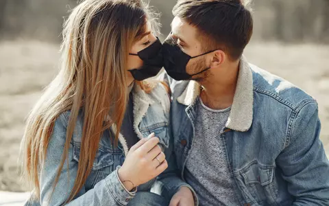Studiu recent: este posibil ca noul coronavirus să se transmită și pe cale sexuală! "Același lucru s-a întâmplat cu virusuri precum Ebola și Zika"