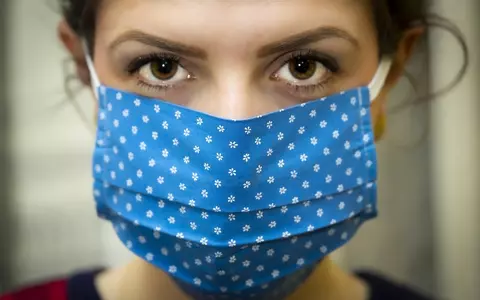 Ce boli putem face din cauza măștii de protecție și cum ne putem proteja pielea. Sfatul medicului dermatolog