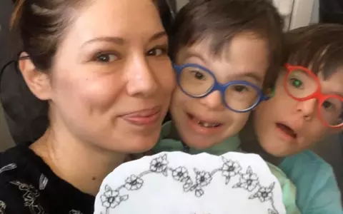 Cristina Bălan, la un pas de a fi încătușată pentru că băieții ei cu sindromul Down s-au dat pe tobogan, în parc. Apelul disperat al cântăreței!