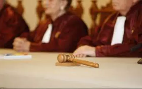 Curtea Constituțională a decis: carantina și izolarea sunt neconstituționale. Măsurile date prin ordin de ministru nu sunt valide