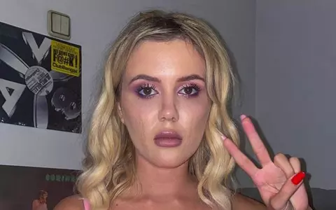 În plin scandal cu echipa Acces Direct, Emily Burghelea a plecat în vacanță. Mesajul ei pentru Antena 1: ”Adevărul este scump”