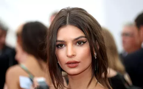 Emily Ratajkowski, schimbare spectaculoasă de look. Modelul este și mai sexy cu părul blond!