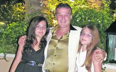Gigi Becali e în culmea fericirii. A devenit bunic de fetiță. Teodora, fiica lui, a născut un bebeluș sănătos, care a primit nota 10 la naștere: „O cheamă Maria”