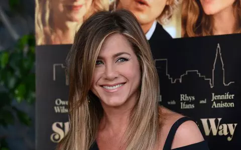 Jennifer Aniston a scos la licitație o fotografie nud, de acum 25 de ani. Banii vor fi folosiți pentru pacienții bolnavi coronavirus, care nu-și permit tratamentele
