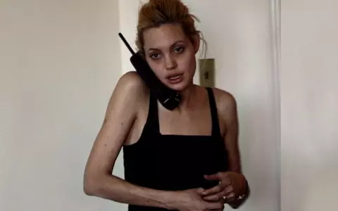Cum a reușit Angelina Jolie să scape de dependența de heroină. Imaginile cu ea, de când se droga, sunt de coșmar