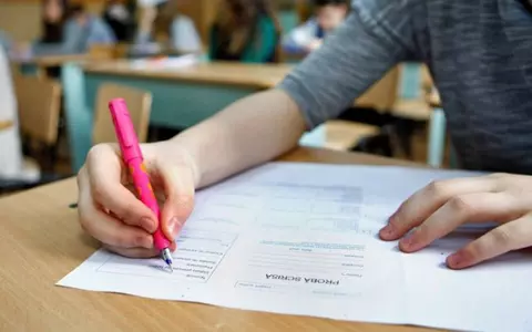 Elevă depistată cu COVID-19 după Evaluarea Națională. Fata de 14 ani este internată alături de părinții ei, de asemenea pozitivi