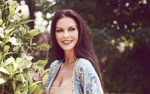 Dieta care a ajutat-o pe Catherine Zeta-Jones să slăbească 19 kilograme! La ce alimente a renunțat și ce secret are de fiecare dată când i se face foame