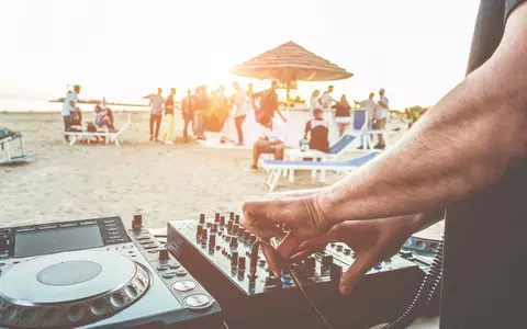 Două cluburi din Mamaia au fost închise pentru nerespectarea regulilor în pandemie de coronvirus. Unul dintre ele avea și plajă proprie