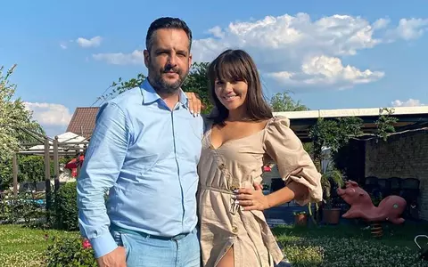Cea mai controversată fotografie a verii! Cristina Șișcanu și Mădalin Ionescu s-au afișat în ipostaze deocheate pe șezlong, la mare