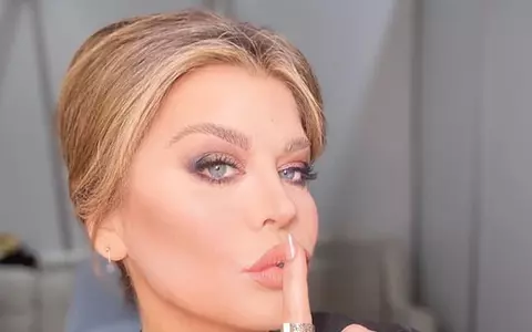 Loredana Groza a pozat sexy, în lenjerie intimă. Cât de bine arată vedeta, la 50 de ani