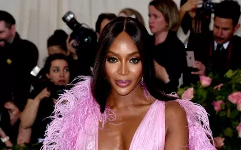 La 50 de ani, Naomi Campbell a pozat goală la metrou! Dieta celui mai de succes model al tuturor timpurilor: cum se menține la 55 kg de trei decenii