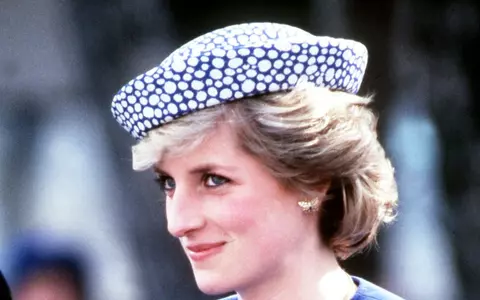Prințesa Diana ar fi împlinit 59 de ani! Detalii neștiute din copilărie și drumul anevoios parcurs printr-o adolescență zbuciumată până când a devenit prima mireasă regală care avusese un loc de muncă plătit