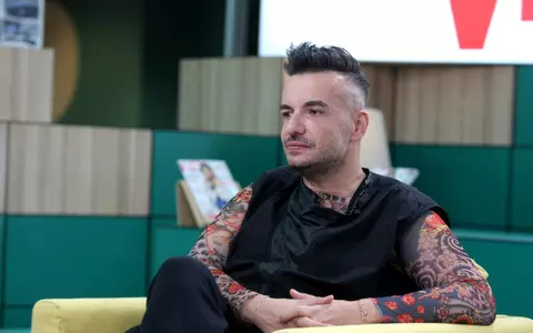 Cum arată monumentul ridicat în memoria lui Răzvan Ciobanu, chiar în locul în care și-a pierdut viața. Pe piatra funerară sunt scrise versuri emoționante