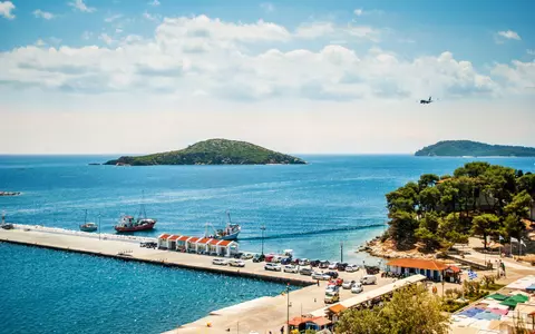 (P) Insula Skiathos, între sesiuni de relaxare la plajă și explorare a atracțiilor istorice