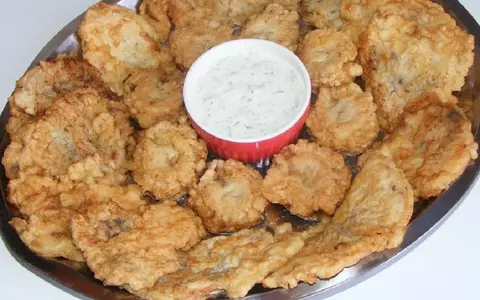 Dovlecei pane cu sos tzatziki