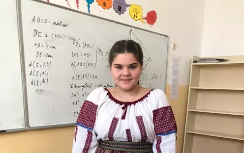 O elevă care a luat nota 6 la Matematică, la Evaluarea Națională, a avut un șoc, iar părinții s-au speriat că a făcut semipareză. La recorectare a primit 10!