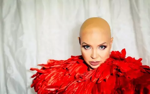 Cum arată și cum se simte Eugenia Șerban la un an după operația de cancer: și-a vopsit părul albastru și joacă din nou în piese de teatru