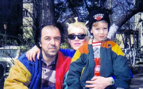 Cum arată și cu ce se ocupă băiatul Silviei Dumitrescu. Iulian a împlinit 27 de ani: "Să ai parte de o viață binecuvântată!"