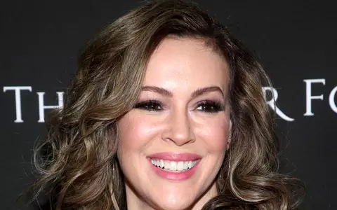 Alyssa Milano încă se luptă cu efectele coronavirusului. Imaginile sunt terifiante: a arătat cât de mult păr îi cade, atunci când se piaptănă