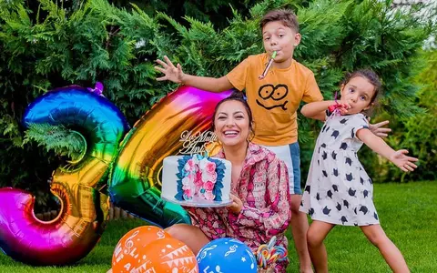 Andra a împlinit 34 de ani! Și-a aniversat ziua de naștere alături de familie și prieteni: "Ce repede trece timpul"