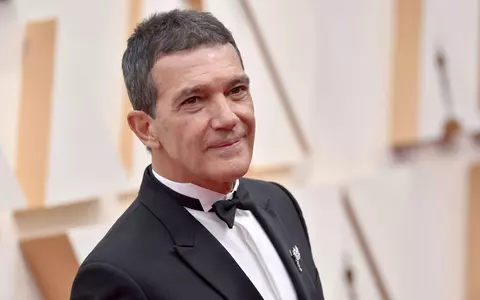 Antonio Banderas a anunțat că e infectat cu coronavirus, chiar de ziua lui de naștere. Actorul a împlinit astăzi 60 de ani: ”Sunt încrezător că mă voi recupera”