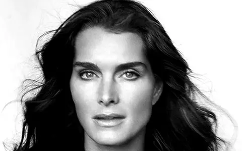 Brooke Shields arată fabulos în costum de baie! La 55 de ani, vedeta din Laguna albastră nu are pic de celulită