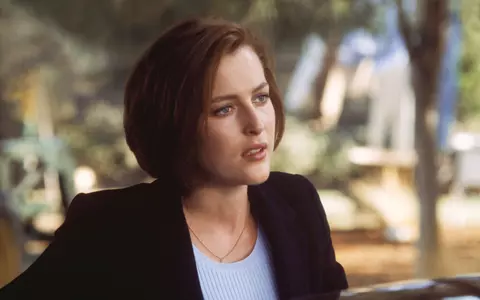 O mai ții minte pe Dana Scully din Dosarele X? Arată mai bine ca în film! Ce dietă ține Gillian Anderson pentru un trup perfect, la 52 de ani