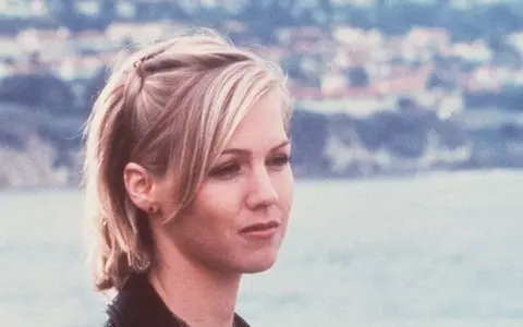 O mai ții minte pe Kelly Taylor din Beverly Hills 90210? Cum arată Jennie Garth la 48 de ani, după ce a dus o luptă acerbă cu kilogramele în plus