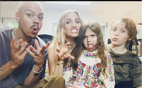 Ashlee Simpson e însărcinată! Artista și Evan Ross așteaptă un băiețel