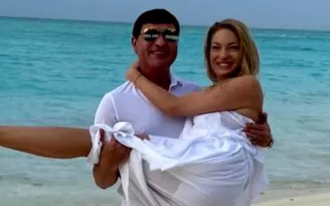 Cristi Borcea, în vacanță cu Valentina Pelinel și fosta soție, Mihaela! Au lăsat destinațiile scumpe pentru litoralul românesc